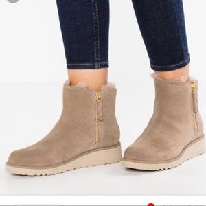 UGG Shala Fawn Boots